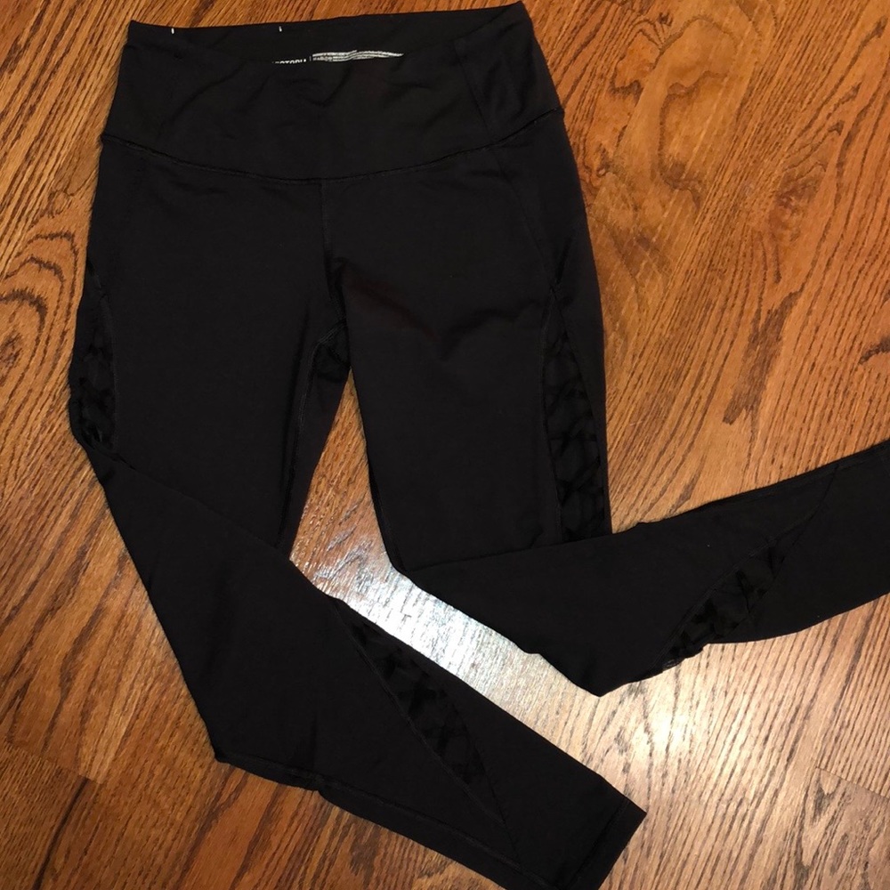 Victoria’s Secret knockout leggings size M